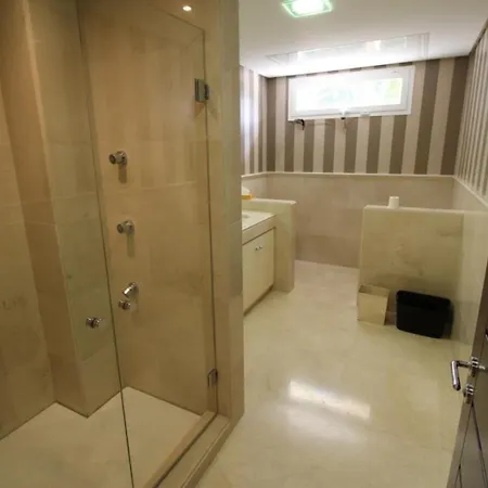 Vakantiehuis 5 Bedrooms And Private Pool In Marbella