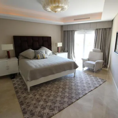 5 Bedrooms And Private Pool In Vakantiehuis Marbella