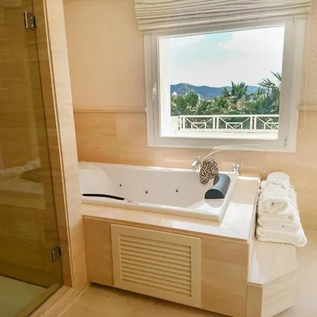 Vakantiehuis 5 Bedrooms And Private Pool In Marbella