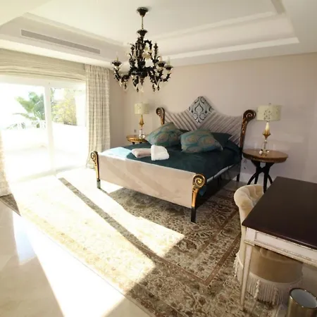 5 Bedrooms And Private Pool In Vakantiehuis Marbella