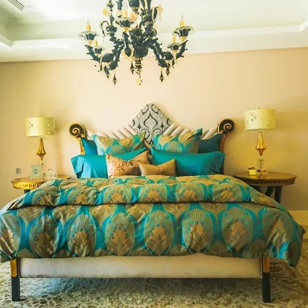 5 Bedrooms And Private Pool In Vakantiehuis